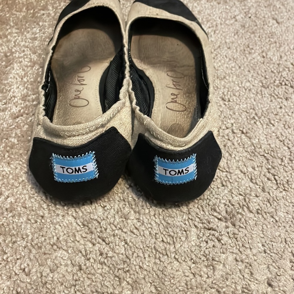Toms Black and Tan Burlap Flat - Picture 3 of 3